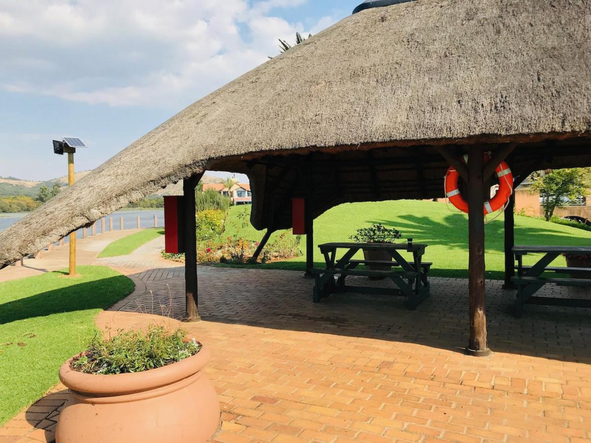 Hotel 37 On Eagles Hartbeespoort Exterior foto