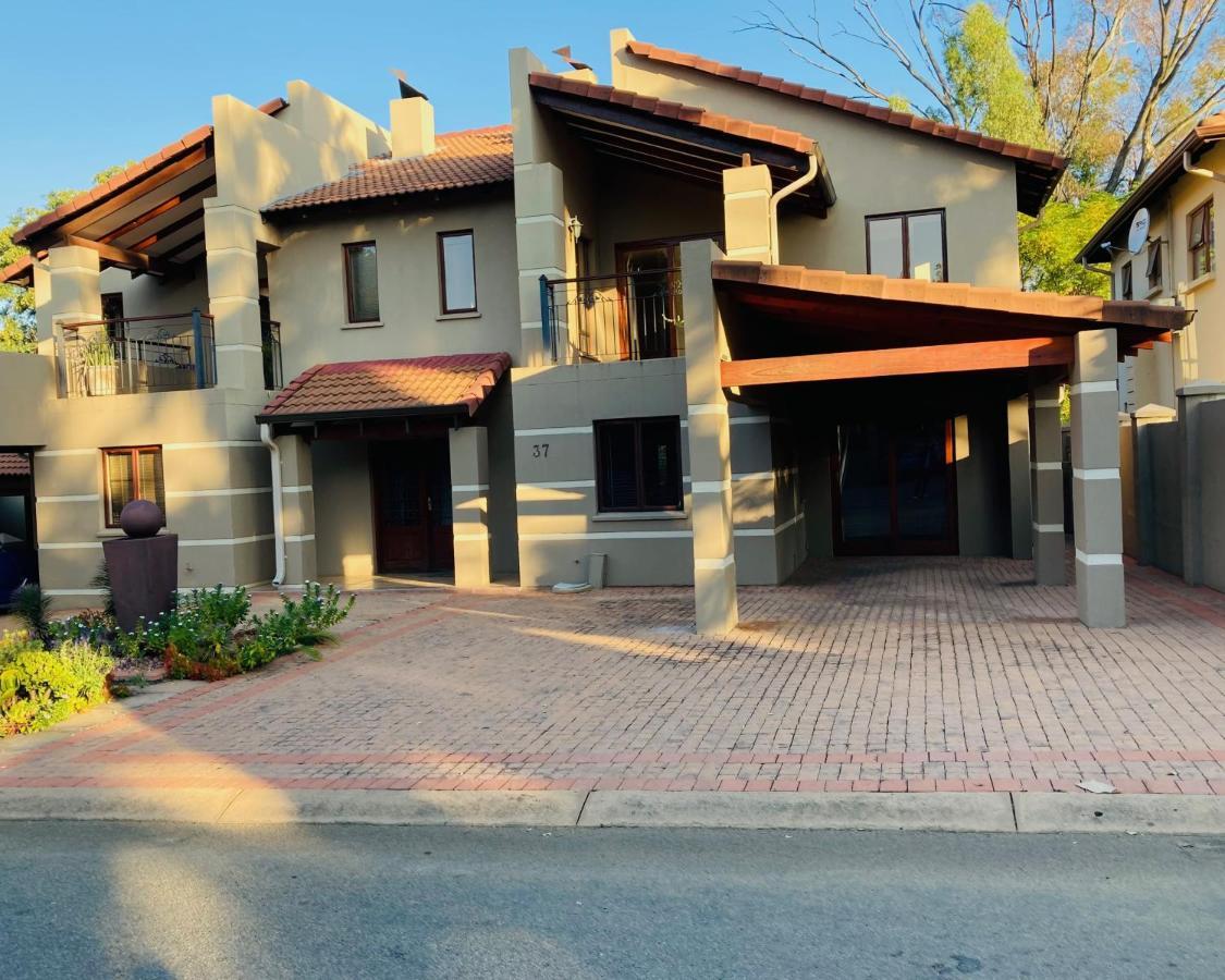 Hotel 37 On Eagles Hartbeespoort Exterior foto